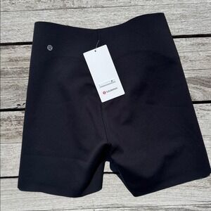 Lululemon Glow Up Super-High-Rise Short 6" black biker shorts size 10 NWT